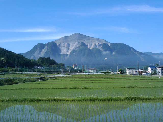 武甲山をはじめ石灰岩の山々が連なる秩父山地は、南洋のサンゴ礁だった!