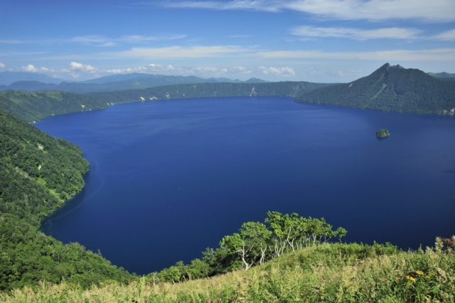 阿寒摩周国立公園の丸くて大きなマリモとカルデラ湖の不思議 (2ページ目)
