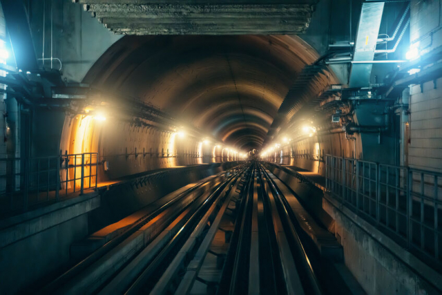 「幻の新橋駅」ってなに?「幻の駅」「幻のホーム」と呼ばれる車窓から見える駅の歴史