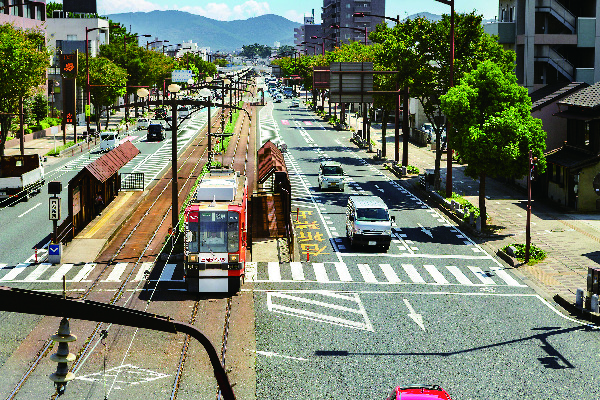 豊橋鉄道に走る「リトルダンサー」とは?~国産初の超低床路面電車~