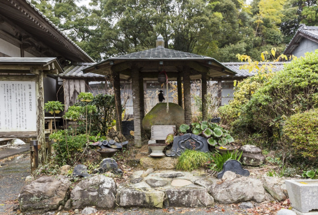 【遠州七不思議①】夜泣き石/小夜(さよ)の中山(掛川市)