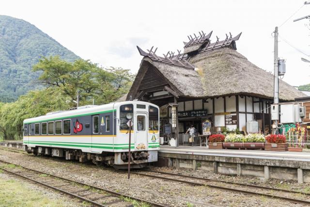 会津鉄道会津線は東京・浅草から特急が直通!トロッコ列車も走る