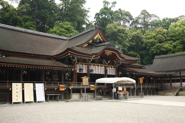 大神神社になぜ酒造りの神様?美酒を一夜にして醸造した!?