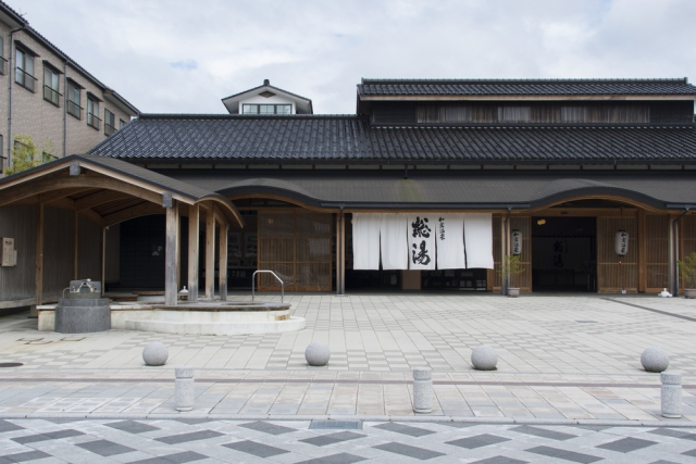 和倉温泉の歴史と日本一の宿「加賀屋」~前田家も惚れ込んだ名湯~