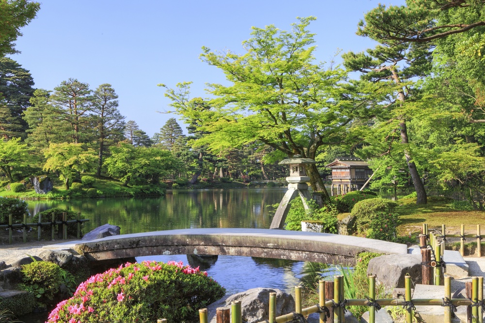 兼六園の歴史～前田藩主の別荘庭としてつくられた理想の庭！六の数字に