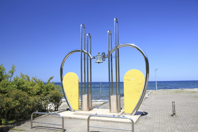 恋路海岸の悲恋伝説が縁結びに転じたわけ