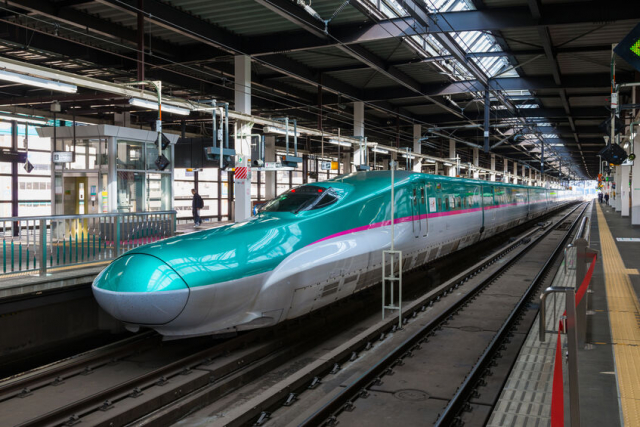 東北新幹線は積雪地帯を快走!軌道から車両まで雪対策は万全!