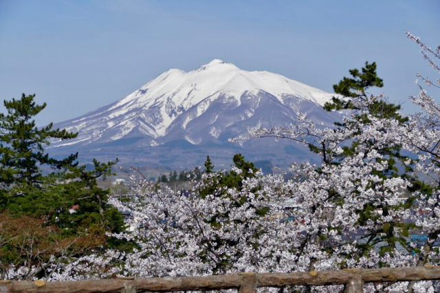 岩木山は荒々しい火山地形を残す活火山~「津軽富士」と称される美しい山の実態