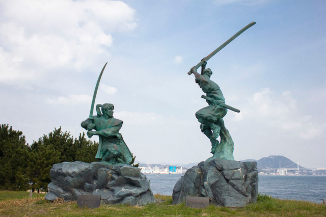 「巌流島の戦い」の真相は?一次史料がほとんどないけど有名なストーリー