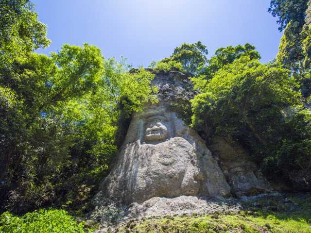 磨崖仏でつくられた国東の不動明王の表情は穏やか